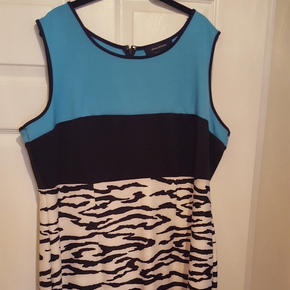 Dress - Picture 2 of 3